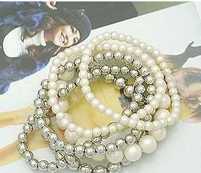 S1277 日韓閃亮珍珠多層手鏈?zhǔn)骤C手環(huán) 時(shí)尚飾品中的精致點(diǎn)綴